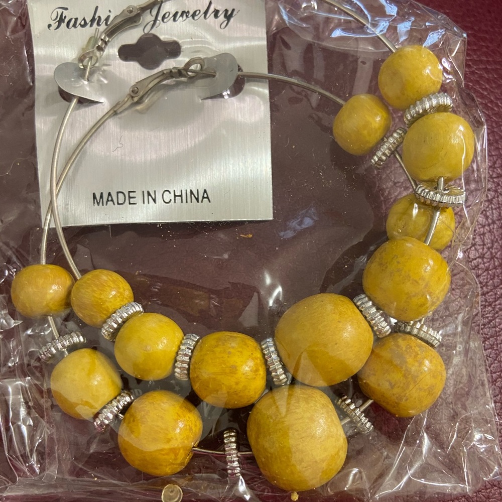 NWT Large Yellow 💛 & Silver Hoop Earrings. - Picture 3 of 7